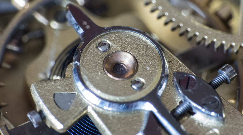 Helical vs. Spur Gears: Performance, Efficiency, and Selection Criteria for Engineers