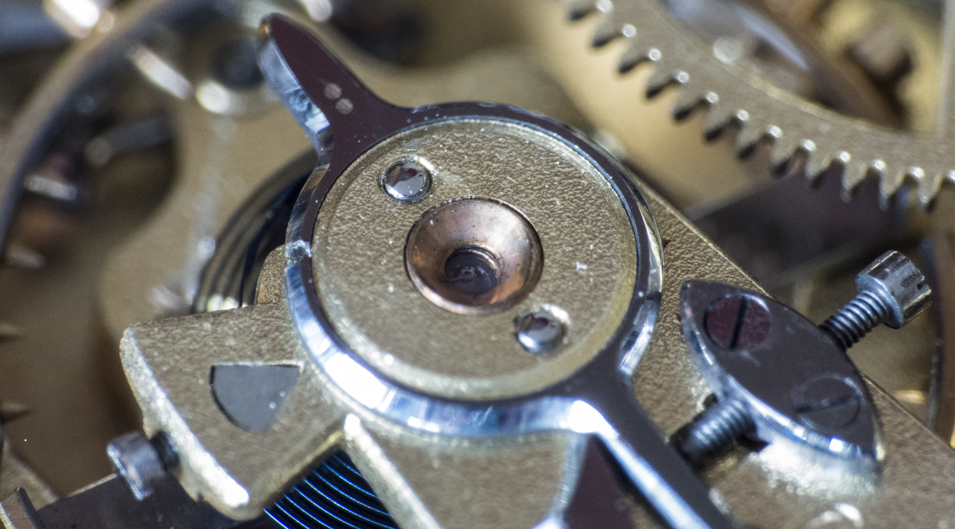 Helical vs. Spur Gears: Performance, Efficiency, and Selection Criteria for Engineers